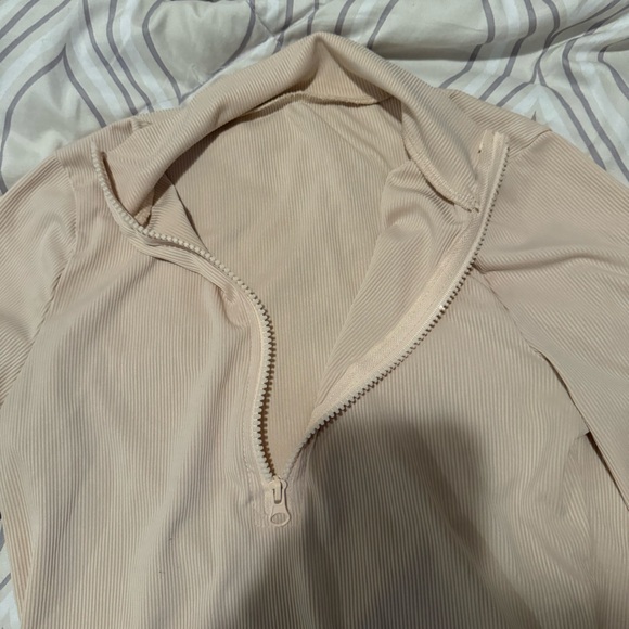 SHEIN TOP - Picture 3 of 5